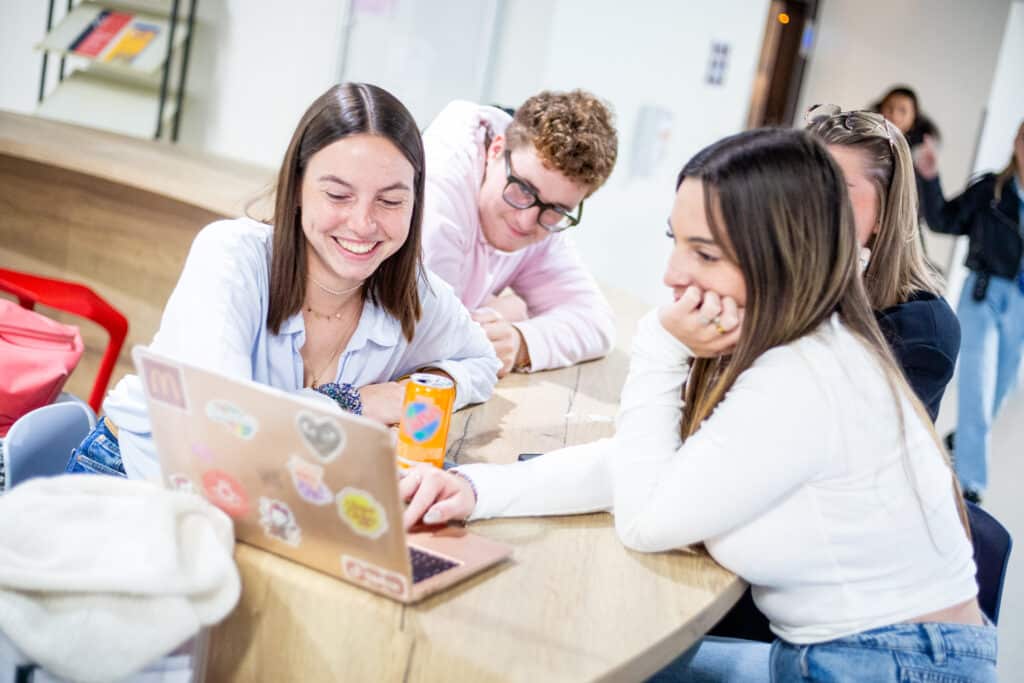 Diplôme assistant d'état service social